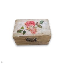 Rózsás fadobozfa rózsabimbó gyertyákkal