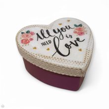 "All you need is love" szív formájú doboz lótusz gyertyával
