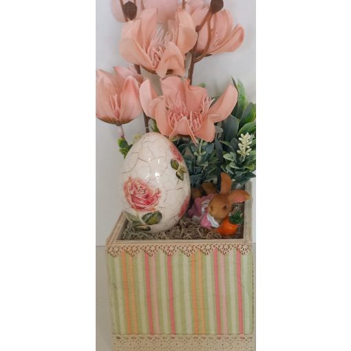 Húsvéti rózsás asztaldísz repesztett tojással