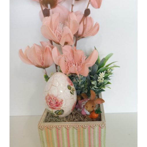 Húsvéti rózsás asztaldísz repesztett tojással