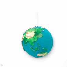 Festett földgömb gyertya