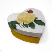 Sárga rózsa szív formájú doboz szívdoboz gyertyával