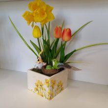 Manós nárciszos asztaldísz