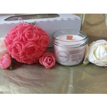 Nagy rózsa és illatgyertya egy dobozban